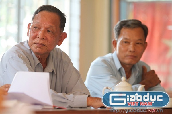 Trung tướng Nguyễn Việt Thành tham dự một cuộc họp tại địa phương